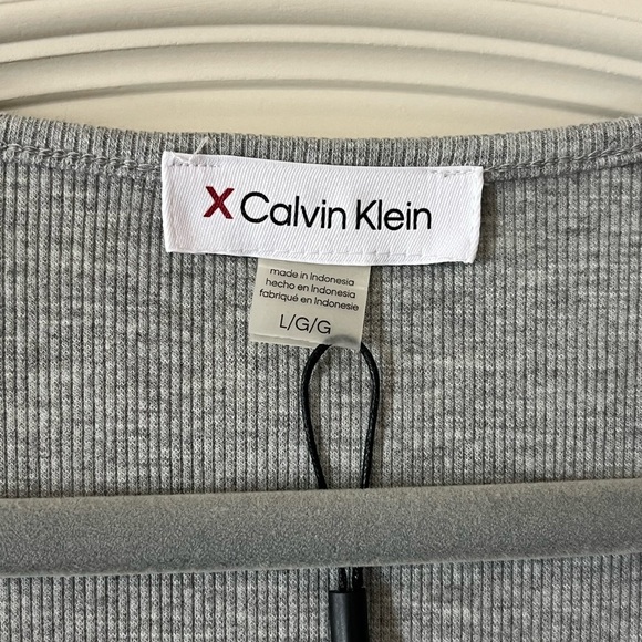 NWT Calvin Klein Gray Long Sleeve, Cropped Top, Slim, women’s size large - Picture 11 of 13